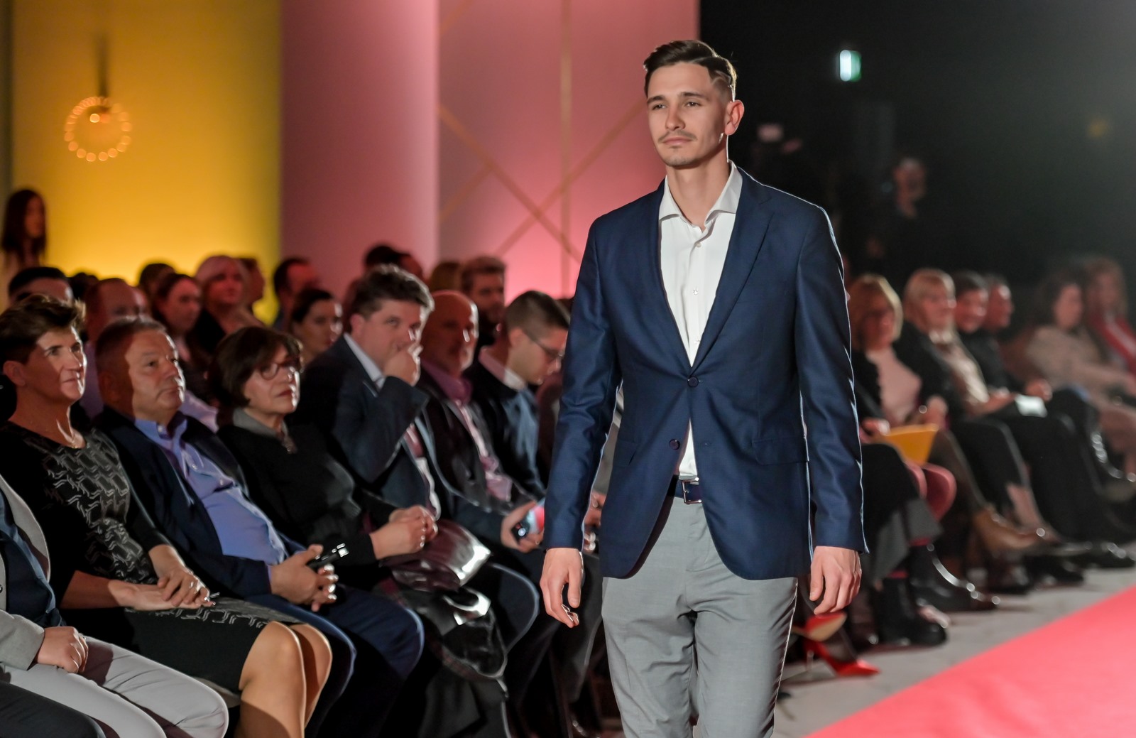 Revija Čarobne ruke VŽ županija (2)