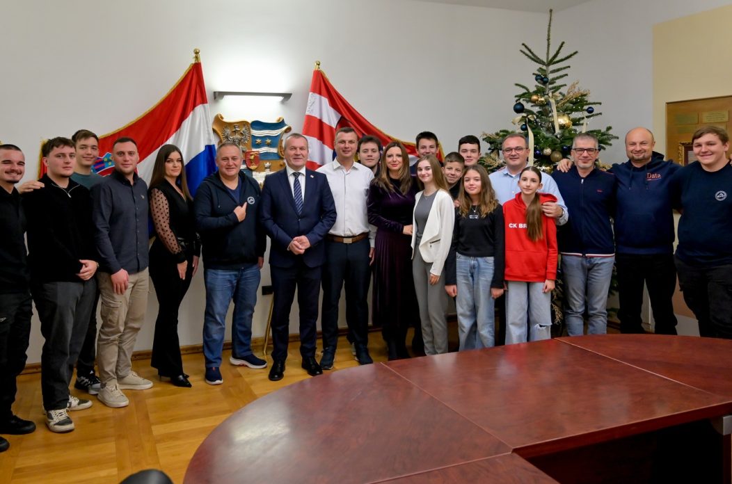 Roboticari_prijem (1) Roboticari_prijem (1)