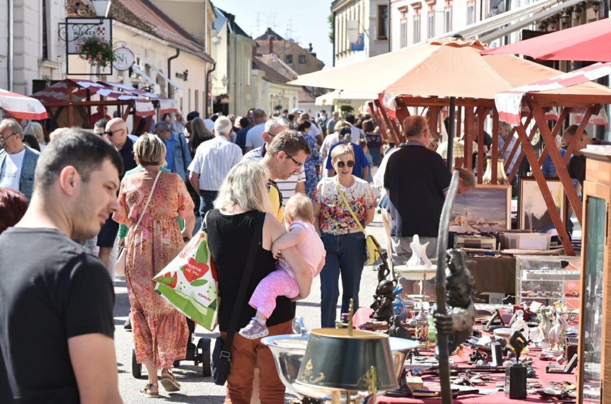 Sajam antikviteta Gradska tržnica VŽ Sajam antikviteta Gradska tržnica VŽ