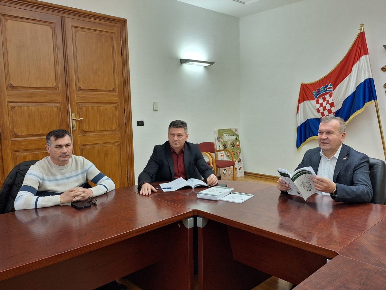 Sastanak_vinari (8) Sastanak_vinari (8)