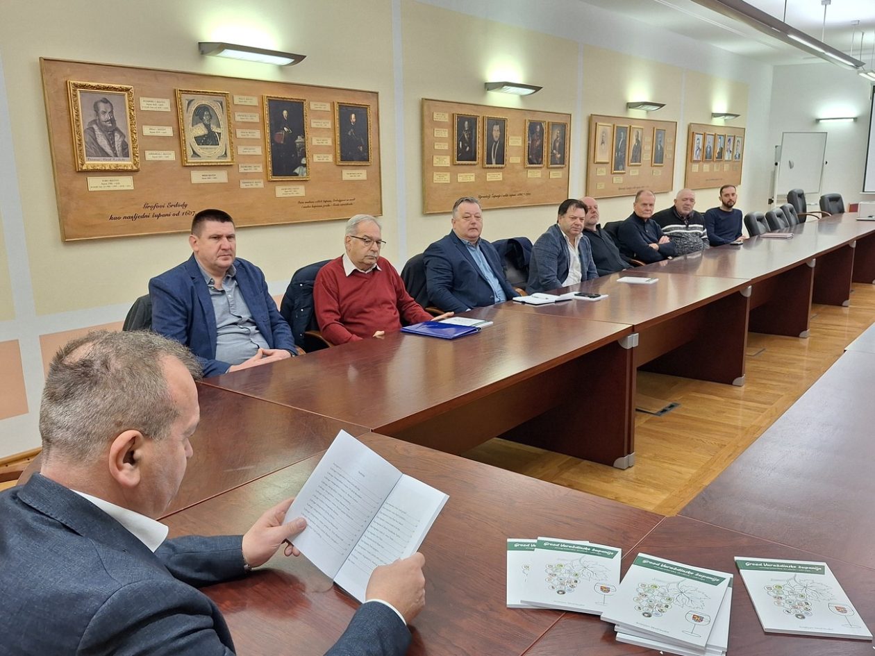 Sastanak_vinari (9) Sastanak_vinari (9)