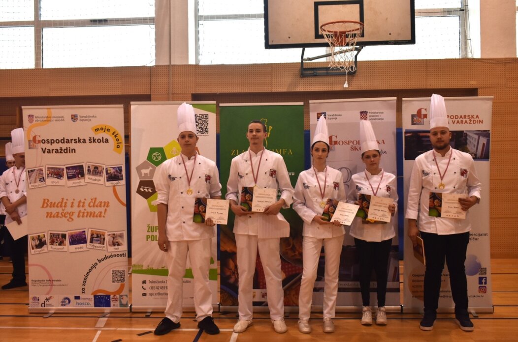 The family (1) The family (1)