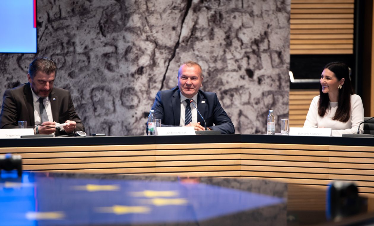 Urucivanje ugovora (3) Urucivanje ugovora (3)