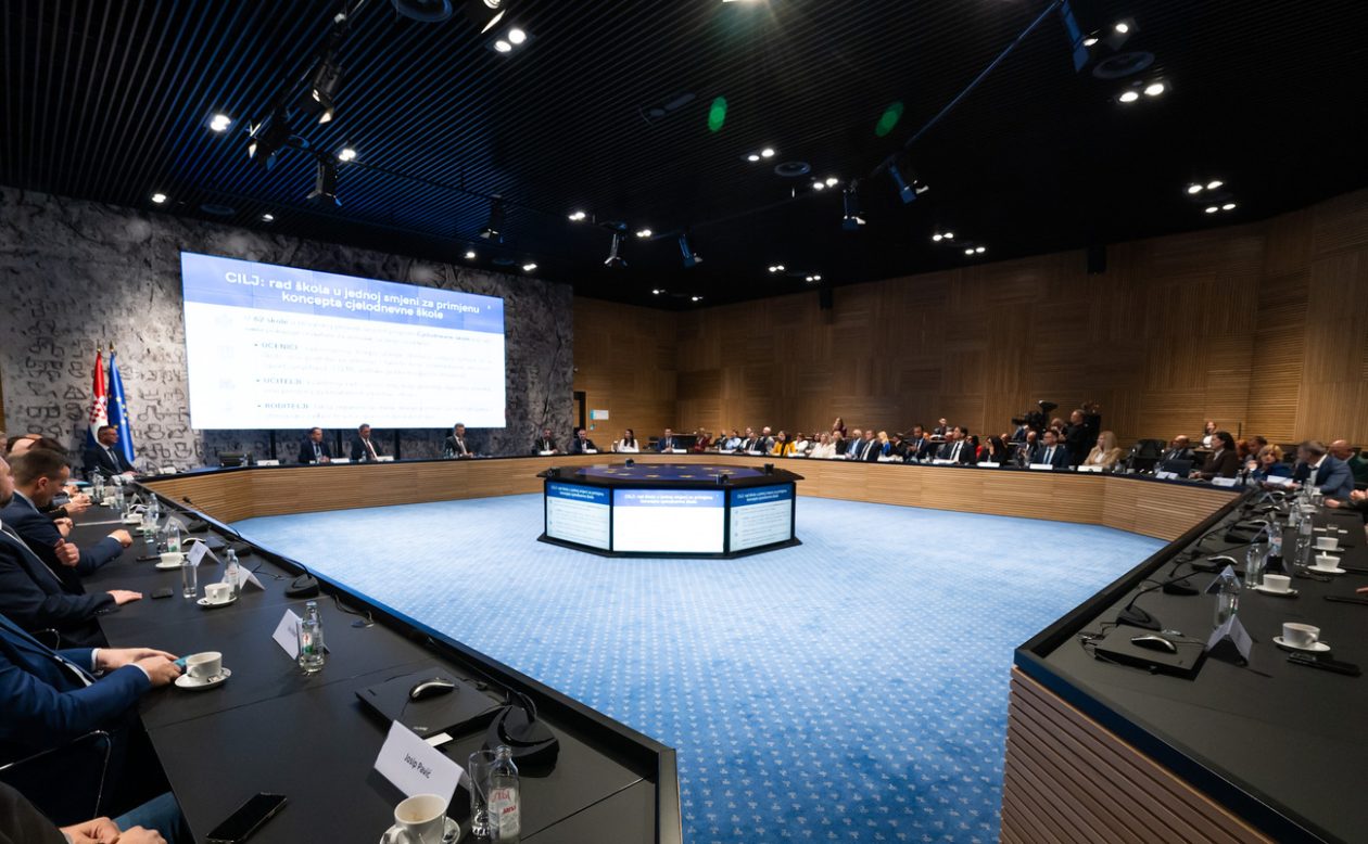 Urucivanje ugovora (4) Urucivanje ugovora (4)