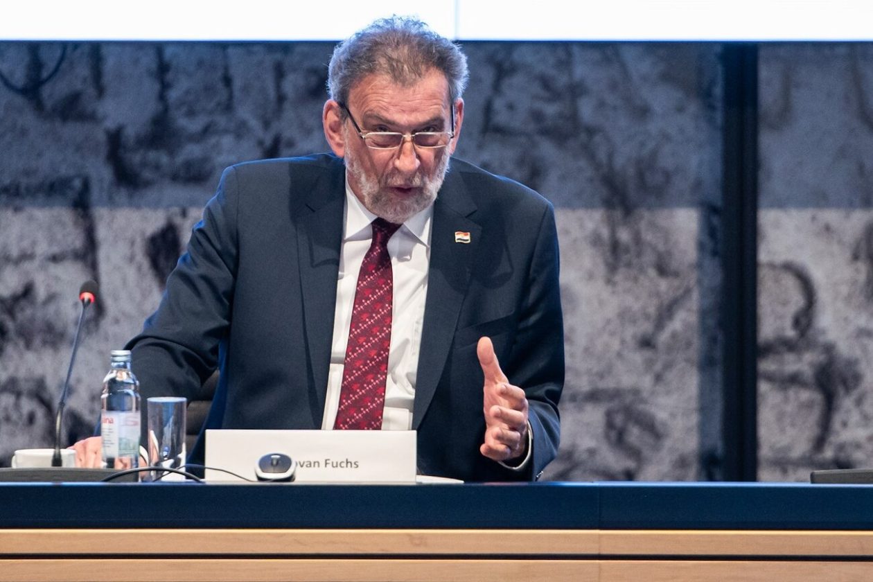 Urucivanje ugovora (6) Urucivanje ugovora (6)