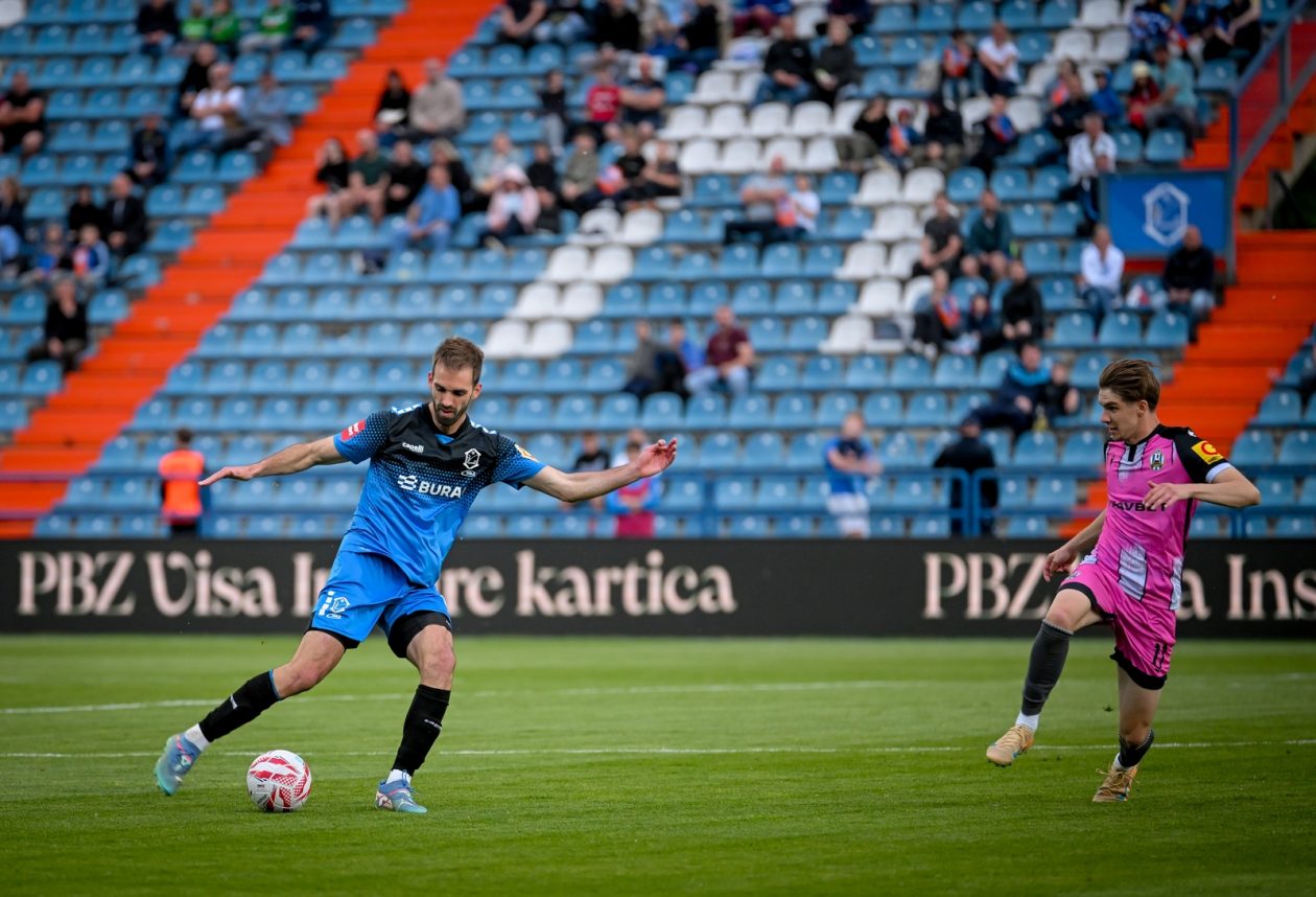 Varaždin lokomotiva hnl siniša sović (23) Varaždin lokomotiva hnl siniša sović (23)