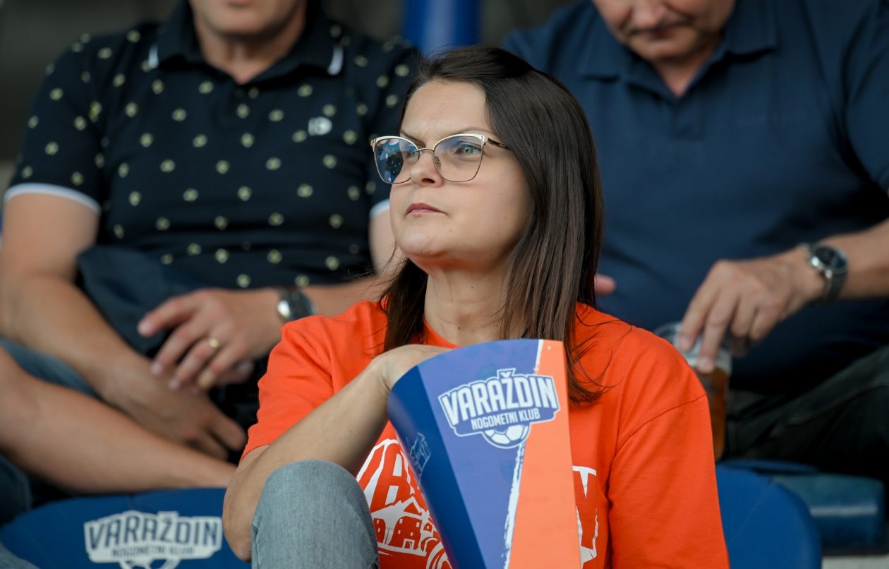 Varaždin lokomotiva hnl siniša sović (33) Varaždin lokomotiva hnl siniša sović (33)