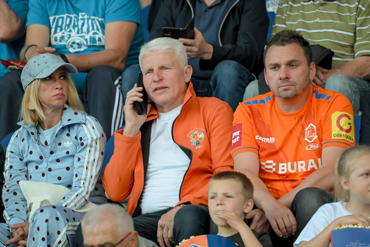 Varaždin lokomotiva hnl siniša sović (37) Varaždin lokomotiva hnl siniša sović (37)