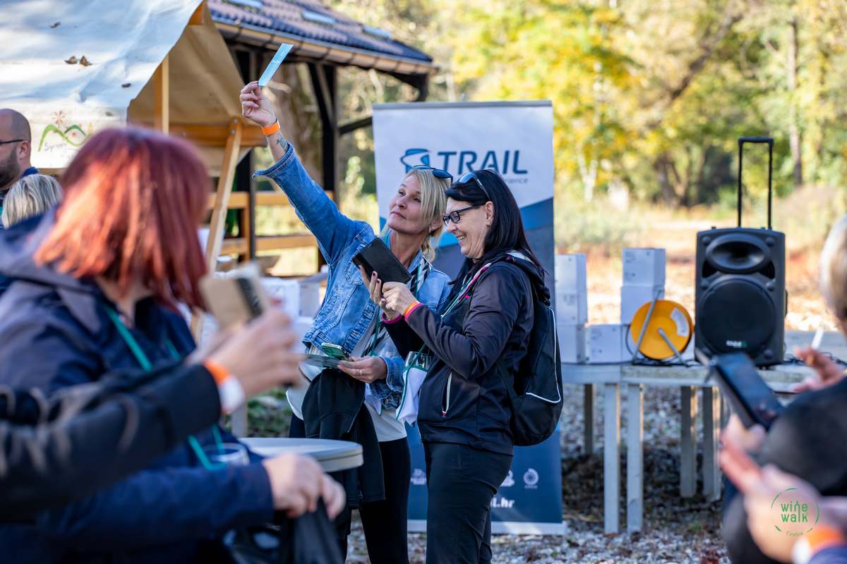 Wine & Walk Cestica foto – Spot doo (11) Wine & Walk Cestica foto – Spot doo (11)