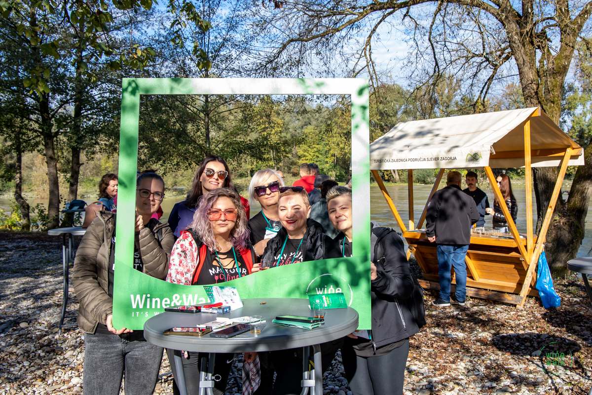 Wine & Walk Cestica foto – Spot doo (4) Wine & Walk Cestica foto – Spot doo (4)