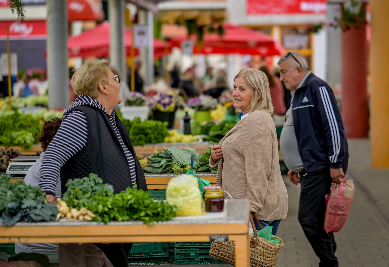 Zalogajček na placu Siniša Sović (10) Zalogajček na placu Siniša Sović (10)