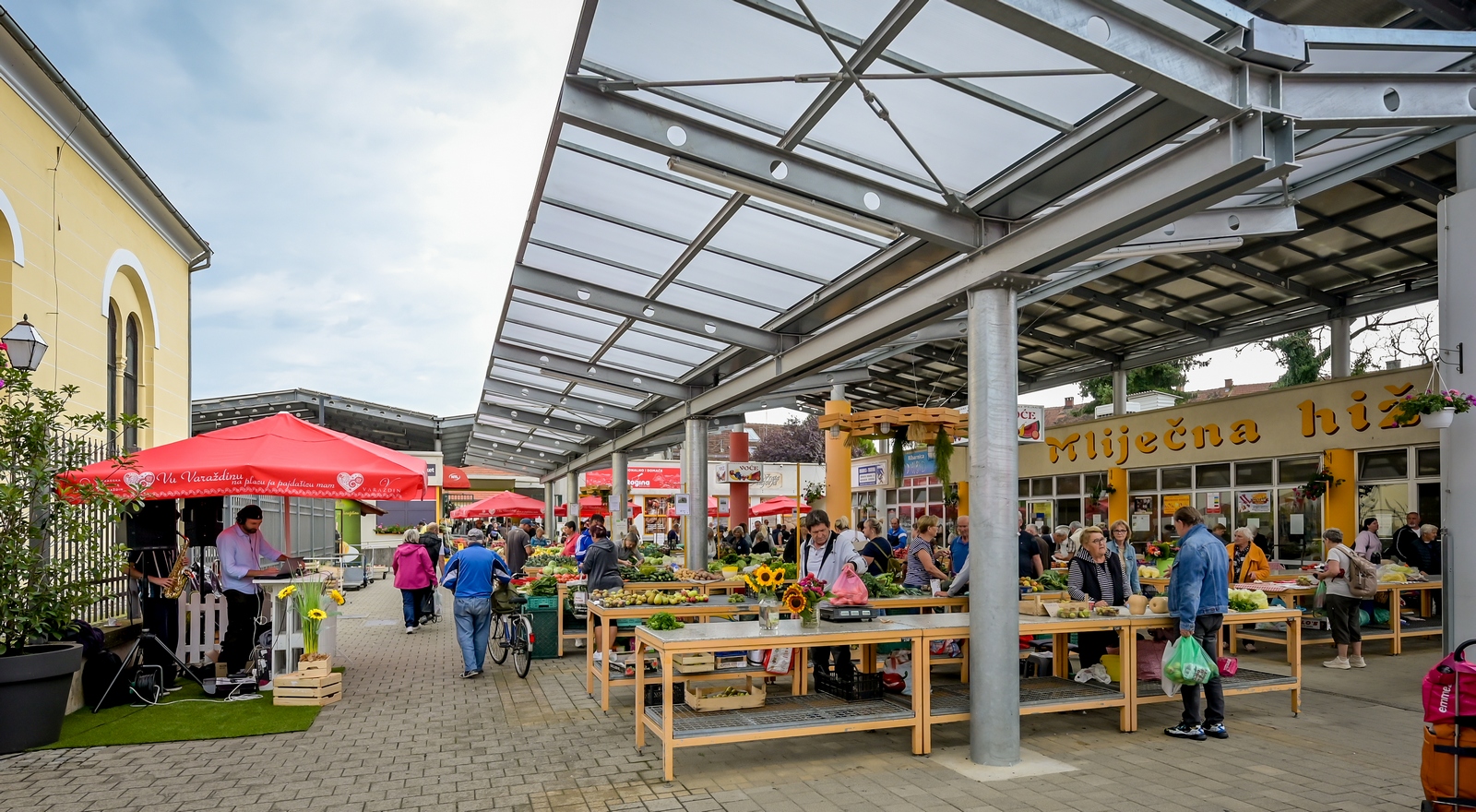 Zalogajček na placu Siniša Sović (13) Zalogajček na placu Siniša Sović (13)