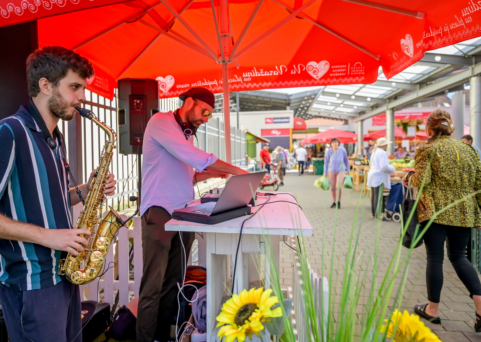 Zalogajček na placu Siniša Sović (2) Zalogajček na placu Siniša Sović (2)