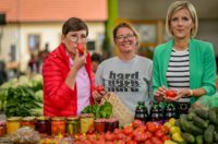 Zalogajček na placu Siniša Sović (4) Zalogajček na placu Siniša Sović (4)