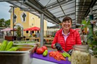 Zalogajček na placu Siniša Sović (6) Zalogajček na placu Siniša Sović (6)