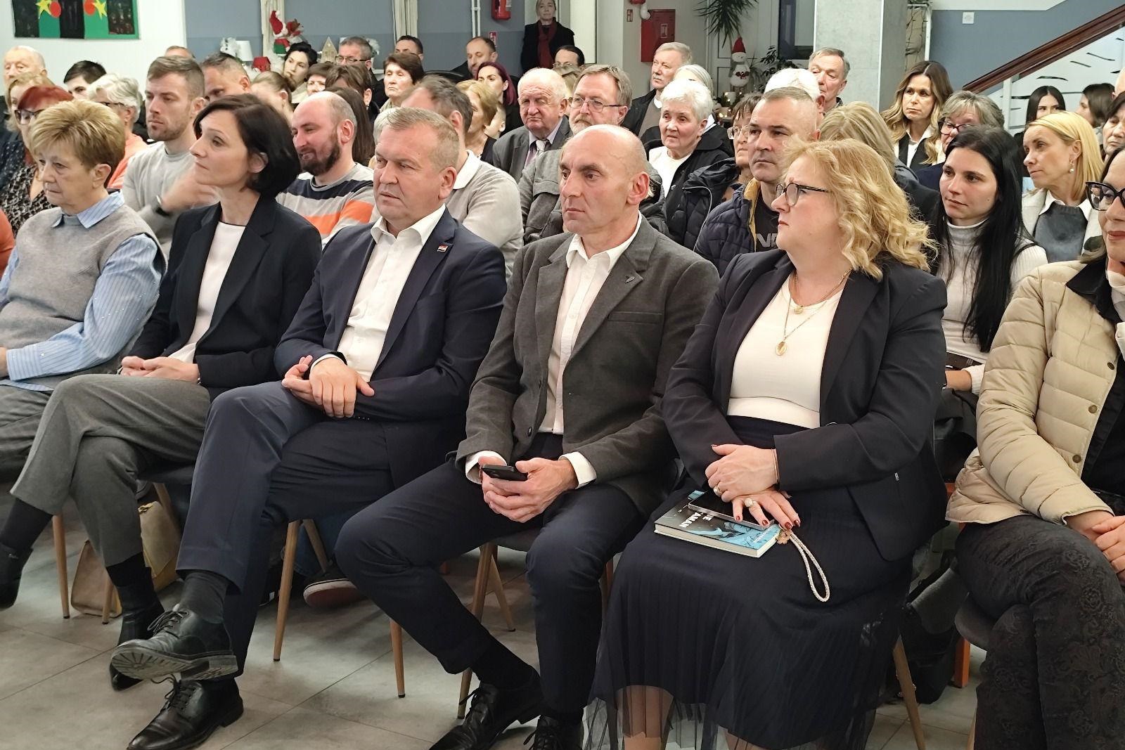 Zbirka pjesama Maksimilijana Milana Hercega (5) Zbirka pjesama Maksimilijana Milana Hercega (5)