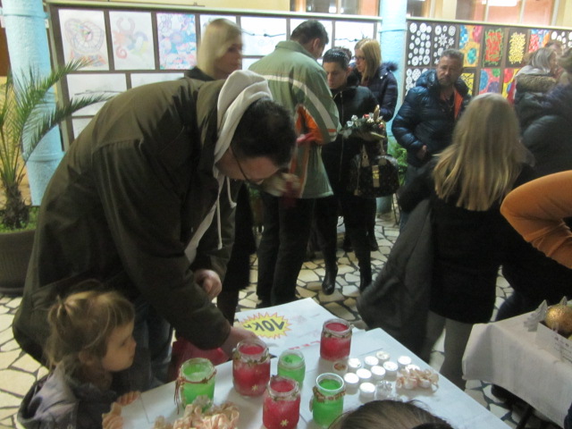 Božićni sajam u V. osnovnoj školi