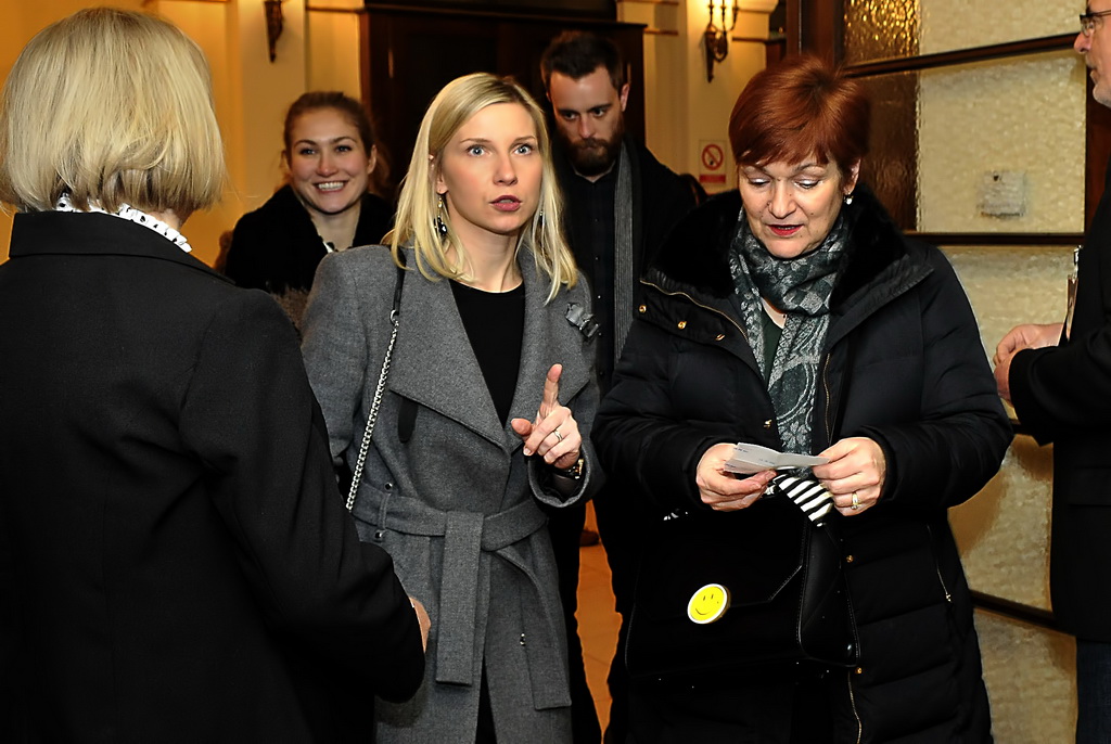 Praizvedba predstave Trojica u Trnju