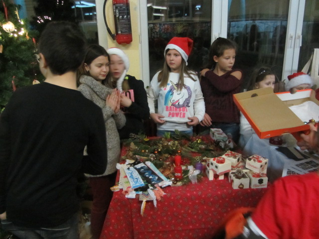 Božićni sajam u V. osnovnoj školi