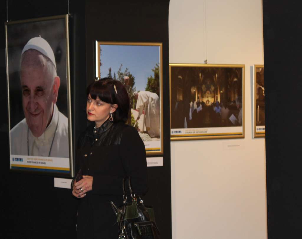 izlozbapapa010885546