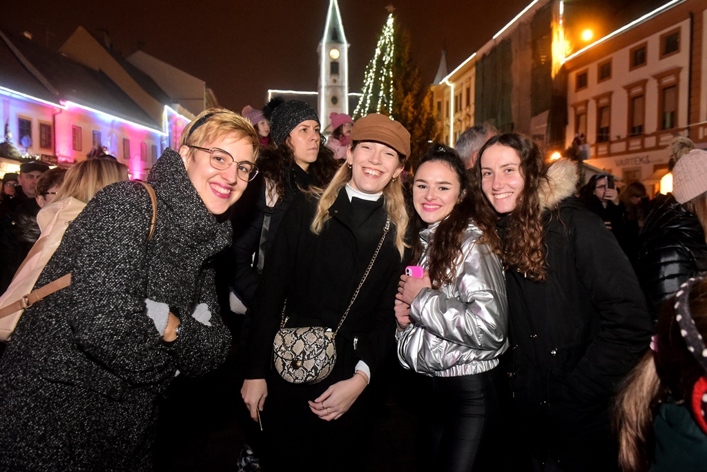 Vanna koncertom na Korzu otvorila Advent u Varaždinu Vanna koncertom na Korzu otvorila Advent u Varaždinu