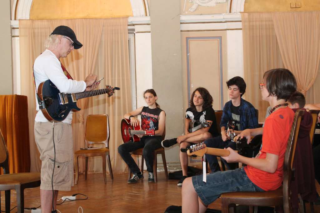 fontanaradiona001734117