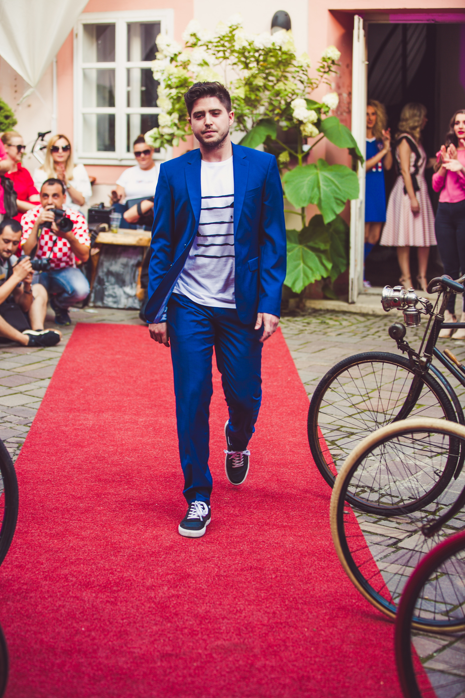 Image 2729523 (auto) Image 2729523 (auto)