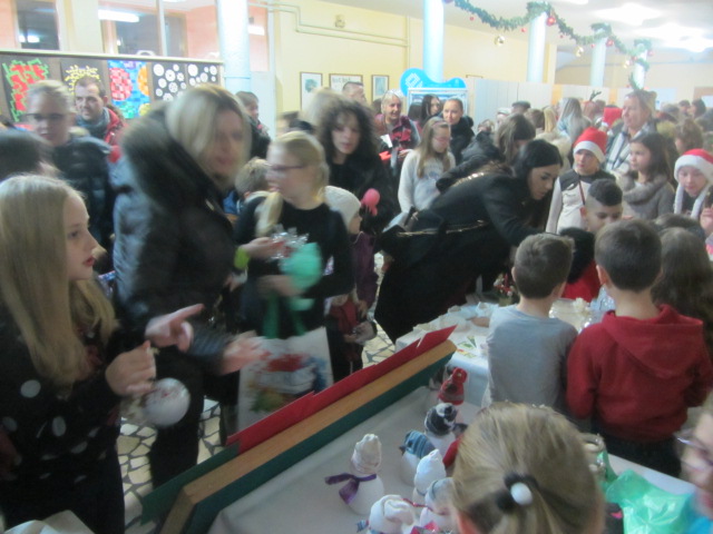 Božićni sajam u V. osnovnoj školi