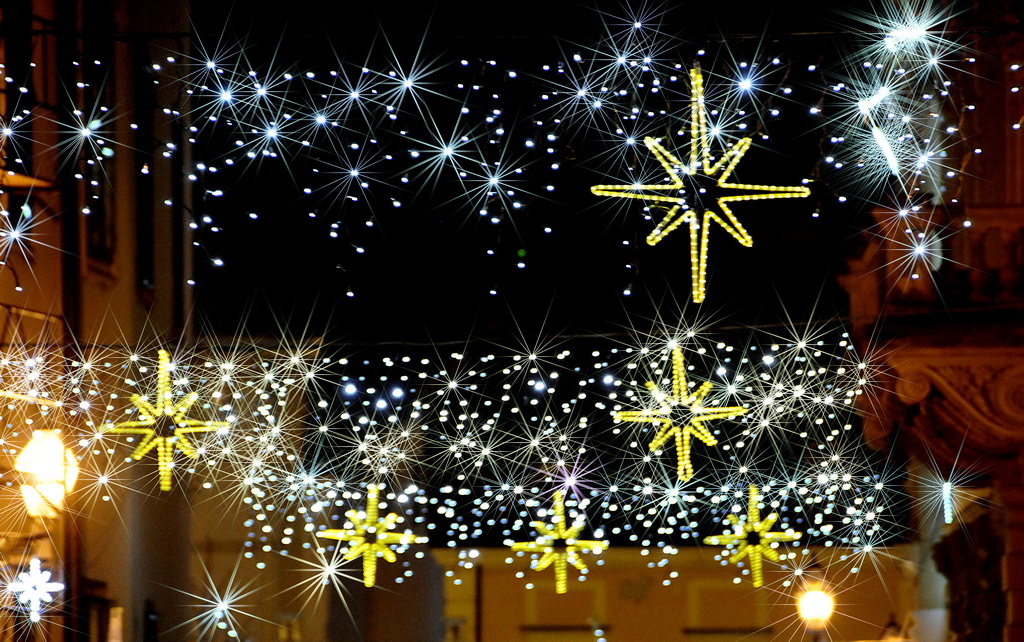 Povodom otvorenja Adventa u Varaždinu upaljeno tisuće lampica