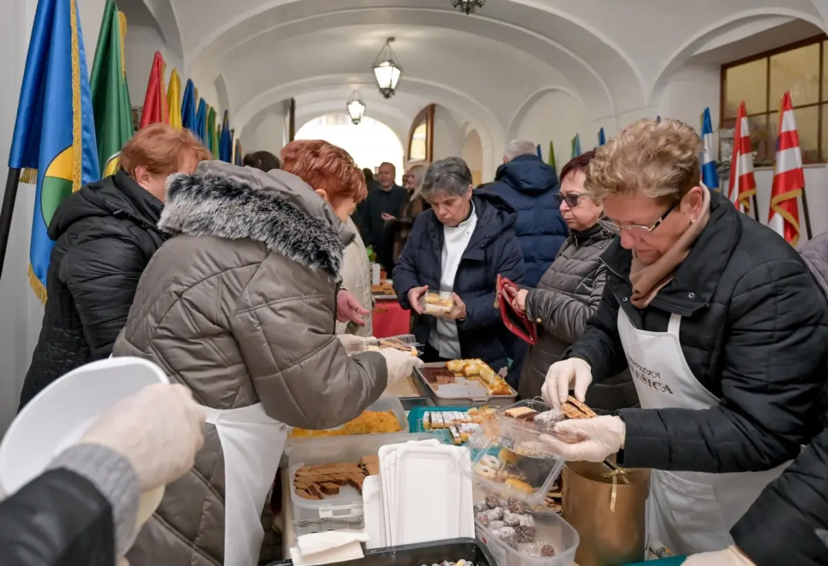 advent_u_atriju_kolaci_sarma_zaklada_vita_2025 (2)