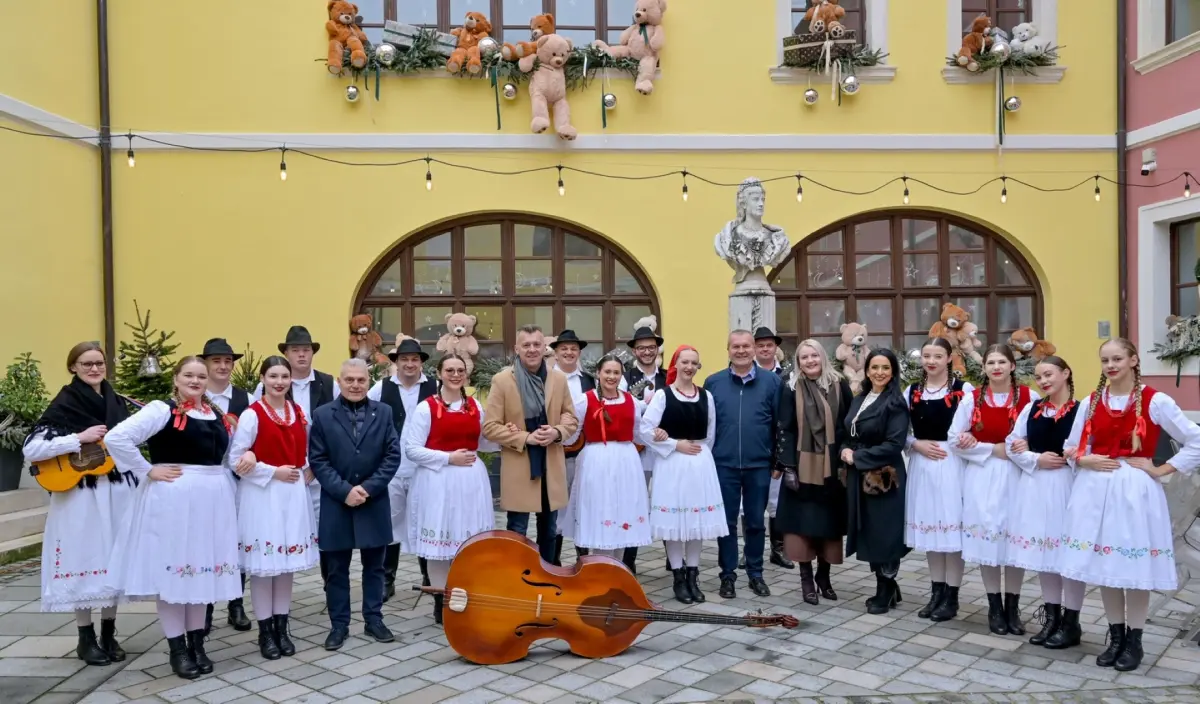 advent_u_atriju_kolaci_sarma_zaklada_vita_2025 (20)