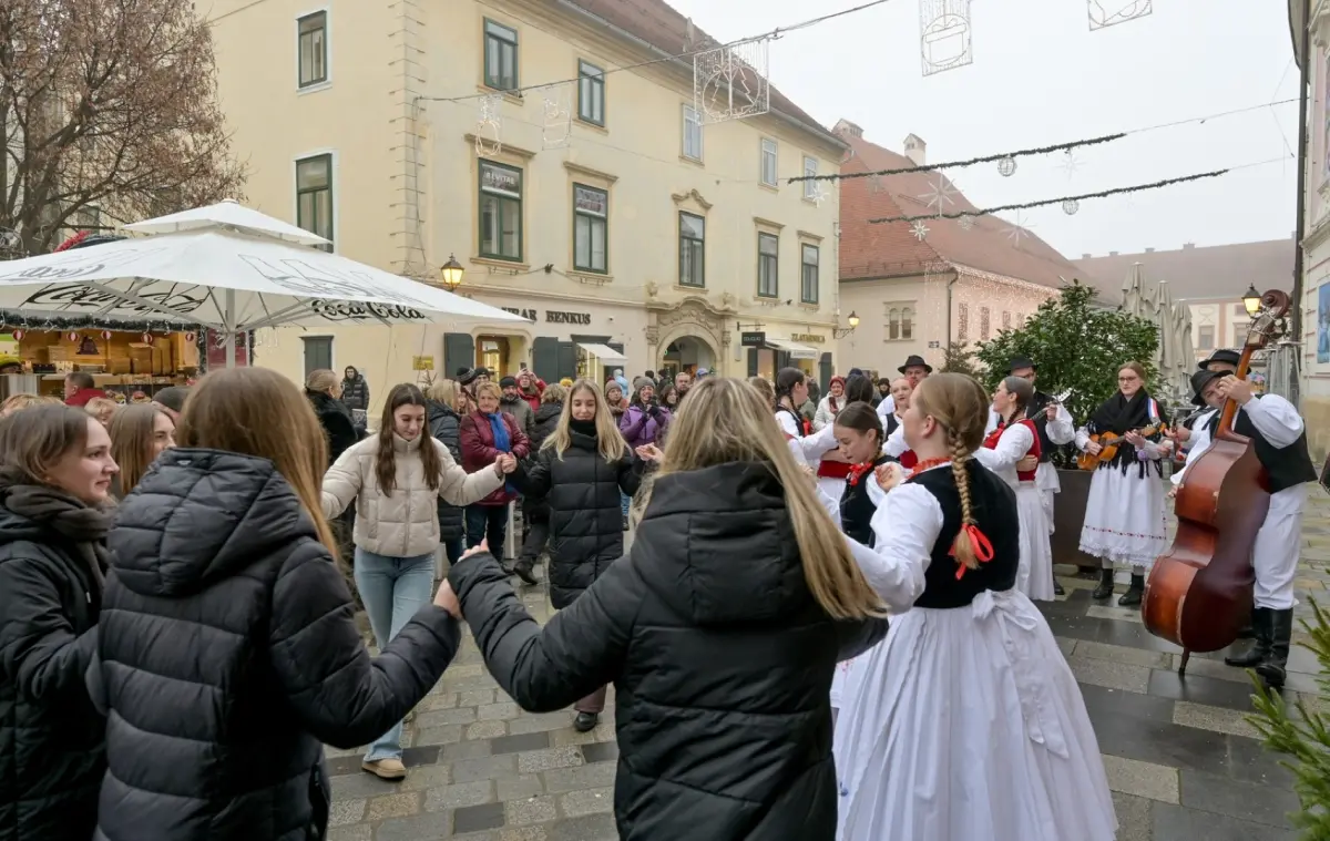 advent_u_atriju_kolaci_sarma_zaklada_vita_2025 (5_1)