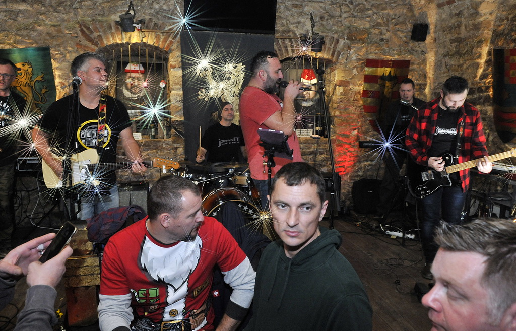 IT’S ONLY ROCK ‘N’ ROLL Band jamIT prodrmao publiku u Medinu škrinji