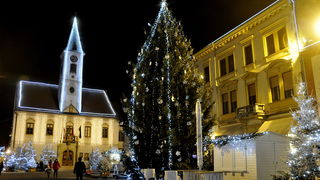 Povodom otvorenja Adventa u Varaždinu upaljeno tisuće lampica