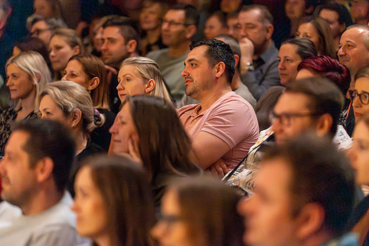 Gola istina – Alex i Bara