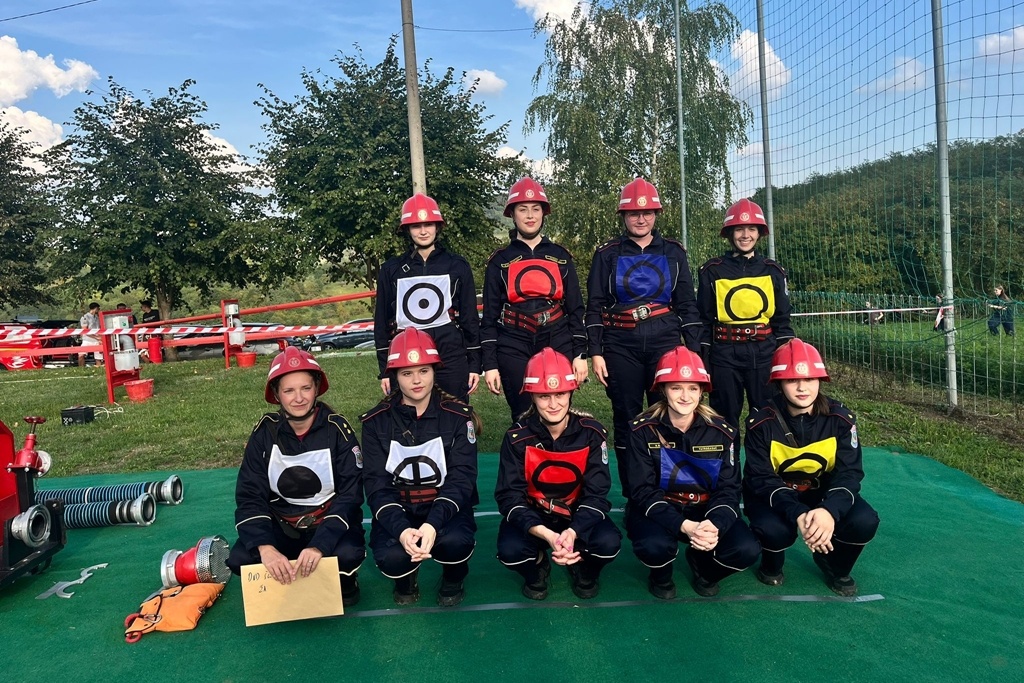 b.hum – scepanje (10) b.hum – scepanje (10)