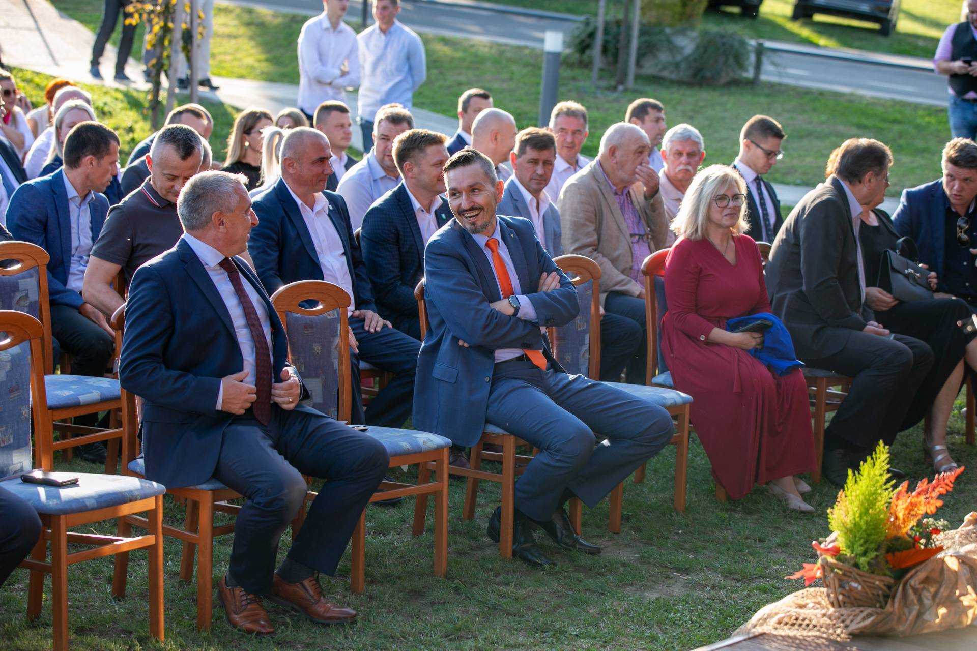 Image 5852139 (auto)