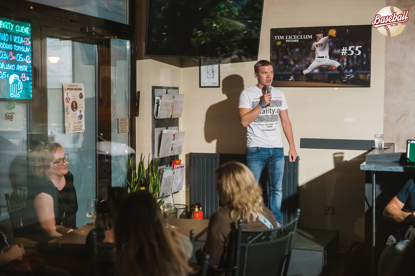 Studio smijeha u Baseball baru Studio smijeha u Baseball baru