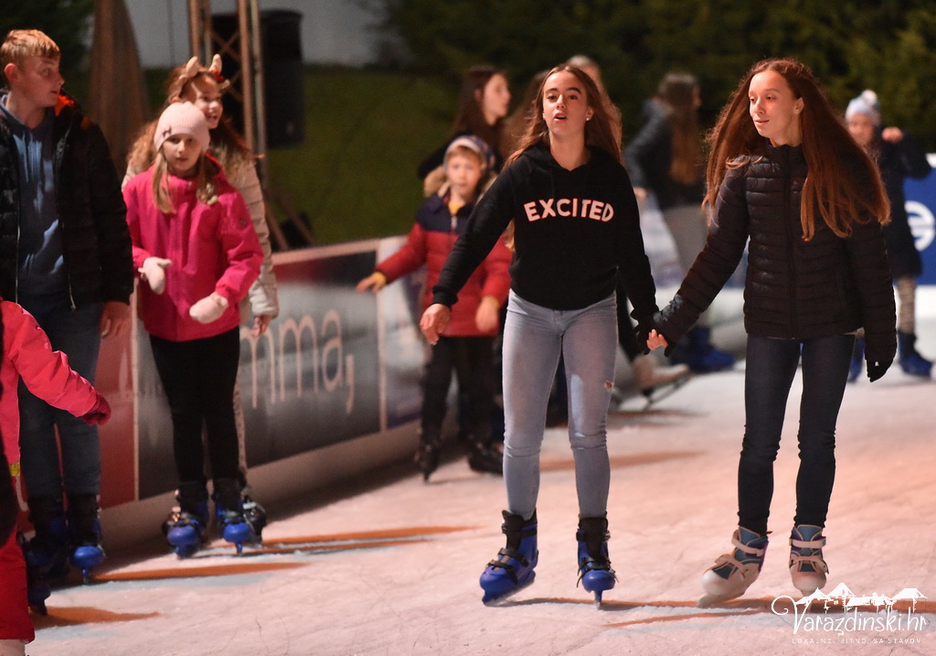 Ledena čarolija na Starom gradu, klizalište, ledeni tobogan,