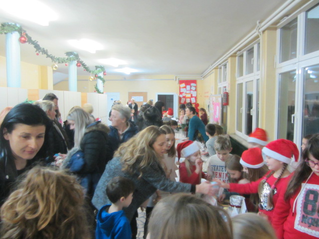 Božićni sajam u V. osnovnoj školi