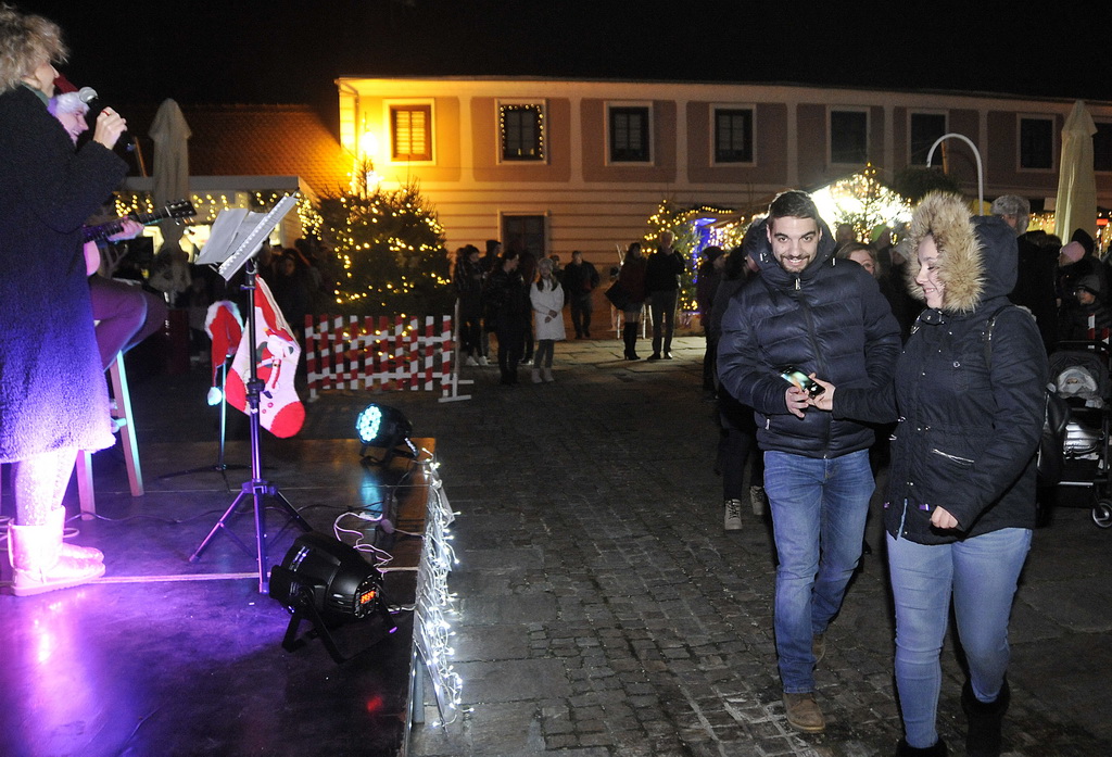 Irma Dragičević na Stančićevom trgu, Advent u Varaždinu 2018. Irma Dragičević na Stančićevom trgu, Advent u Varaždinu 2018.