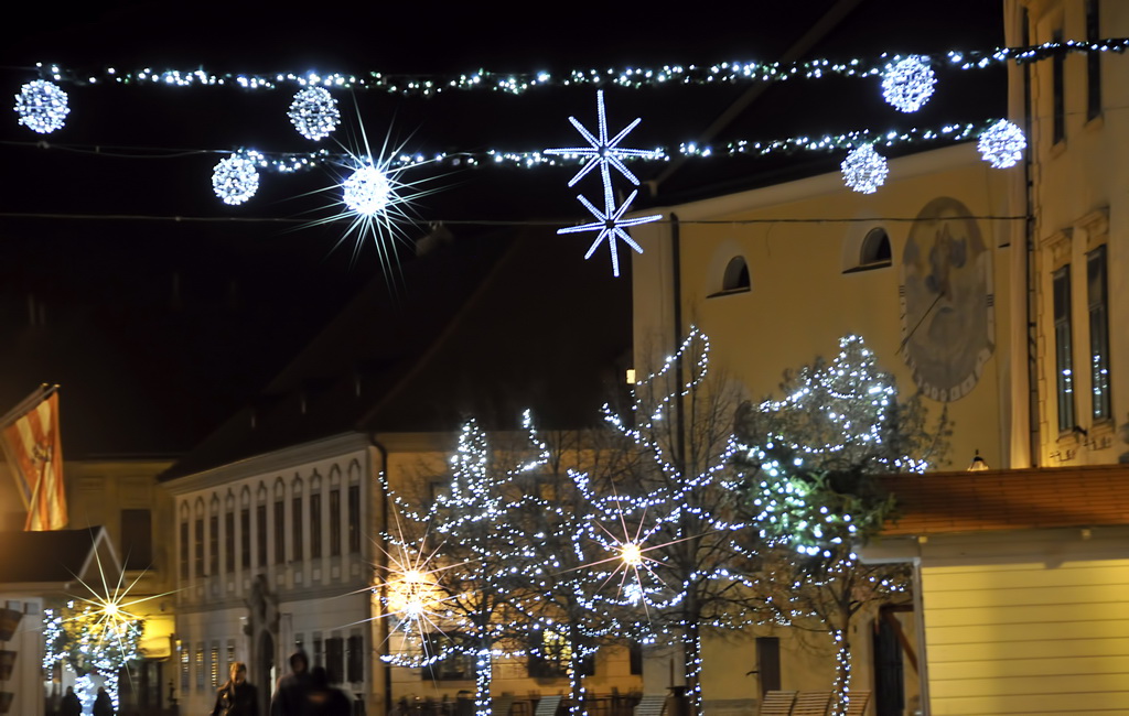 Povodom otvorenja Adventa u Varaždinu upaljeno tisuće lampica