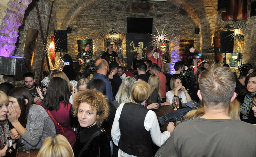 IT’S ONLY ROCK ‘N’ ROLL Band jamIT prodrmao publiku u Medinu škrinji