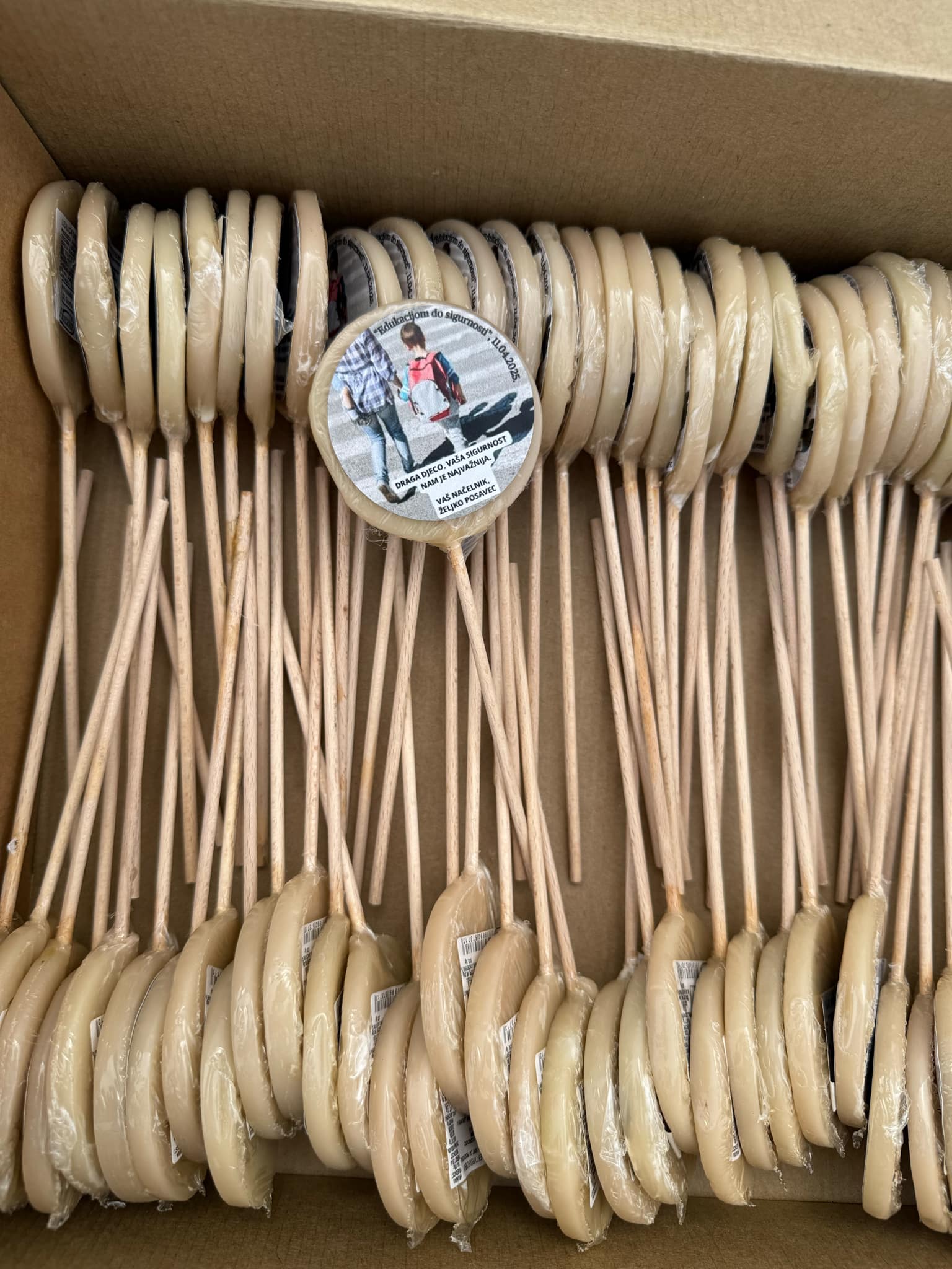 b8234345-67ee-4e3a-9a40-32f4606f31ba b8234345-67ee-4e3a-9a40-32f4606f31ba