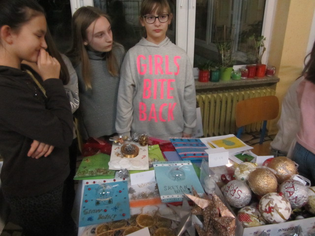 Božićni sajam u V. osnovnoj školi