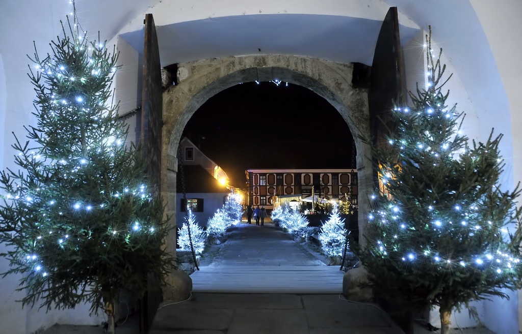 Povodom otvorenja Adventa u Varaždinu upaljeno tisuće lampica