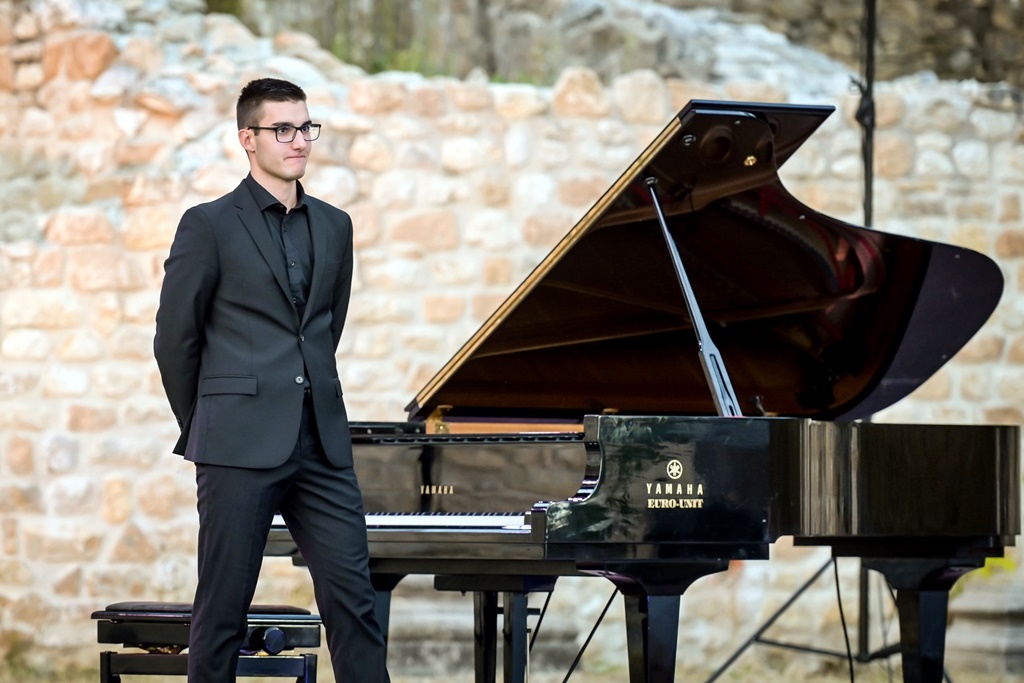 Image 5831727 (auto)