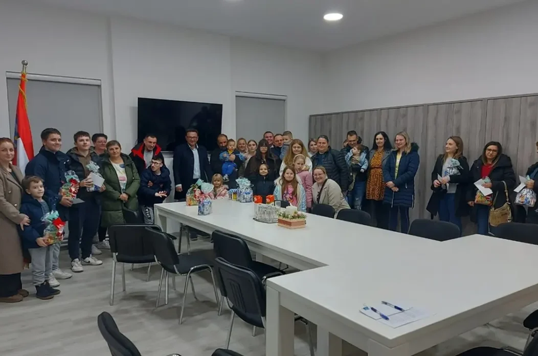 bednja darivanje novorođenih.jpg 3 bednja darivanje novorođenih.jpg 3