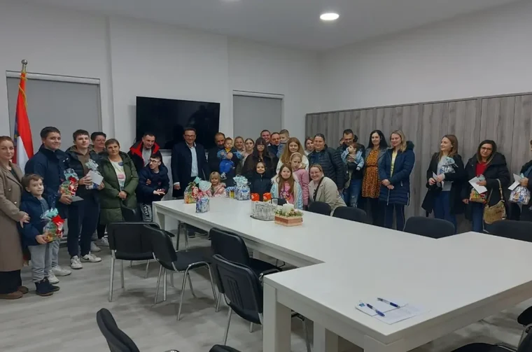 bednja darivanje novorođenih.jpg 3 bednja darivanje novorođenih.jpg 3