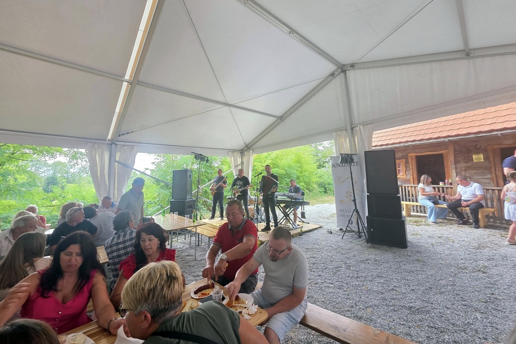 bednja-potkova (7) bednja-potkova (7)